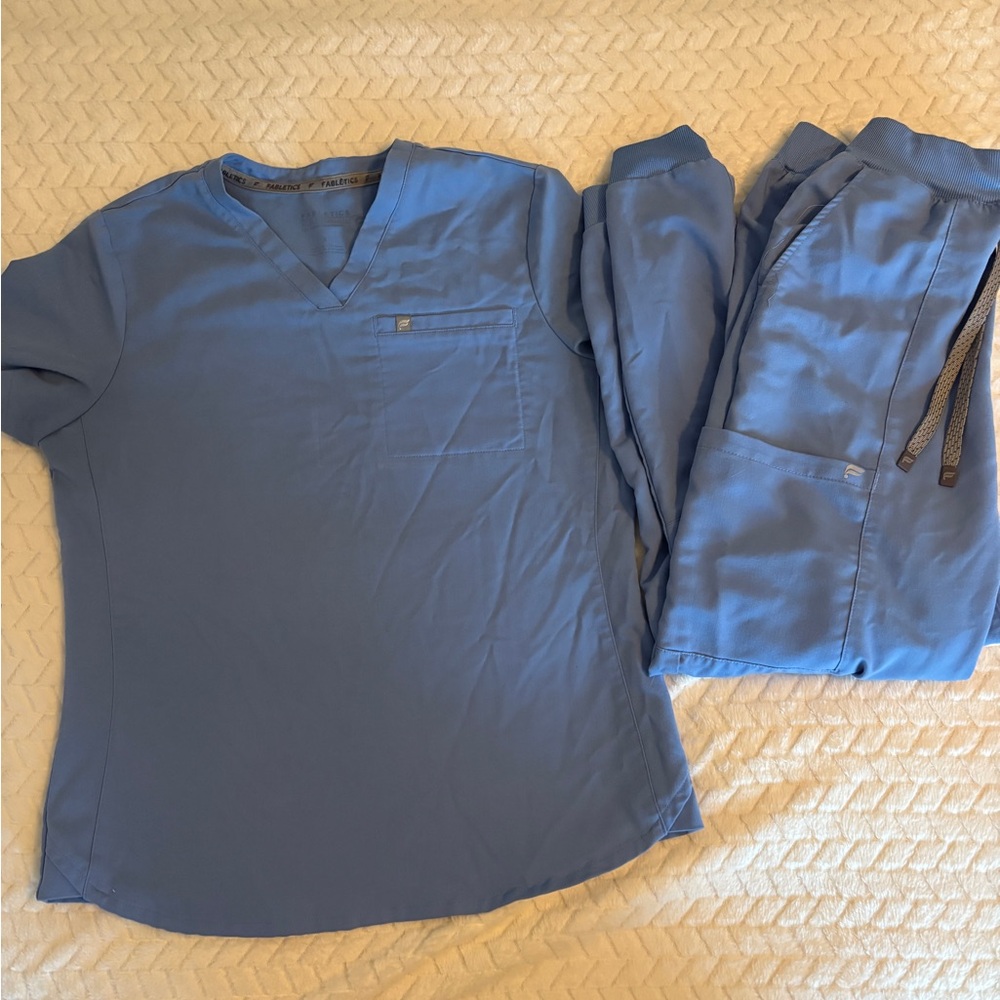Fabletics Scrub Set